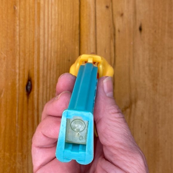 Classic Dino Flintstone (Aqua) Pez Candy Dispenser - Picture 4 of 6